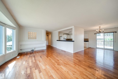 18851 99A Avenue Nw, Edmonton, AB - Indoor Photo Showing Living Room
