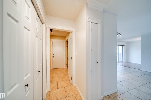 18851 99A Avenue Nw, Edmonton, AB - Indoor Photo Showing Other Room