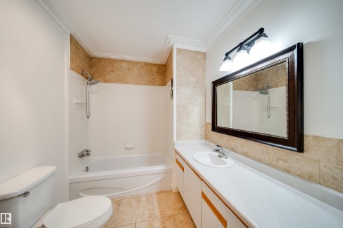 18851 99A Avenue Nw, Edmonton, AB - Indoor Photo Showing Bathroom
