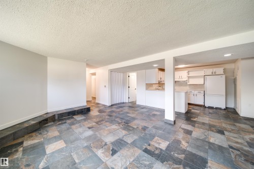 18851 99A Avenue Nw, Edmonton, AB - Indoor Photo Showing Kitchen