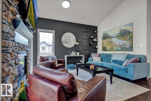 1404 Latta Court, Edmonton, AB - Indoor Photo Showing Living Room
