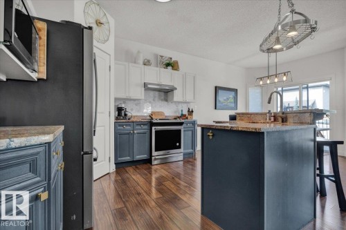 1404 Latta Court, Edmonton, AB - Indoor Photo Showing Kitchen With Upgraded Kitchen