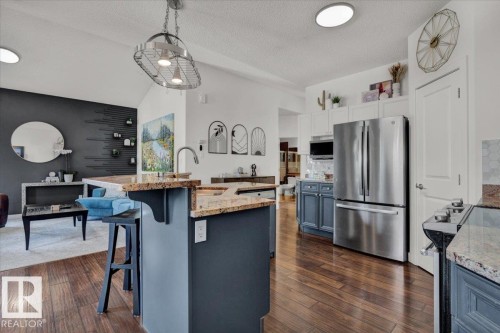 1404 Latta Court, Edmonton, AB - Indoor Photo Showing Kitchen With Upgraded Kitchen