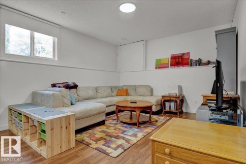 1404 Latta Court, Edmonton, AB - Indoor Photo Showing Living Room