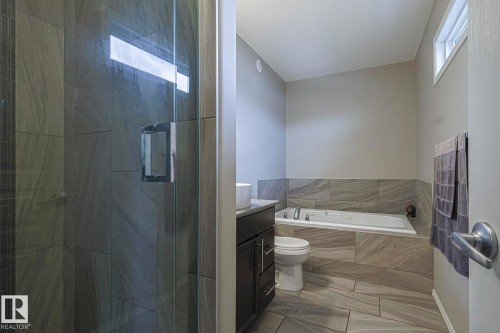 17135 47 Street, Edmonton, AB - Indoor Photo Showing Bathroom