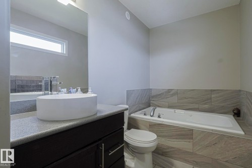 17135 47 Street, Edmonton, AB - Indoor Photo Showing Bathroom