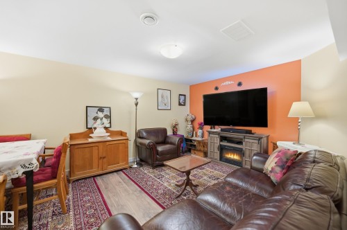 22112 88 Avenue, Edmonton, AB - Indoor Photo Showing Living Room