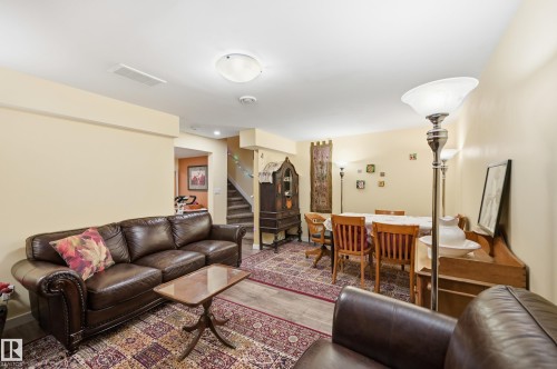 22112 88 Avenue, Edmonton, AB - Indoor Photo Showing Living Room