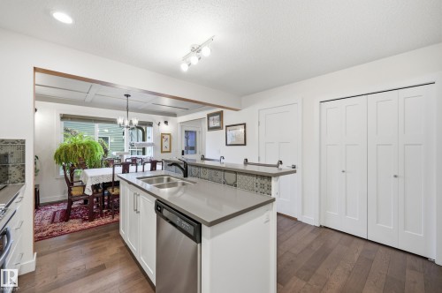 22112 88 Avenue, Edmonton, AB - Indoor Photo Showing Kitchen With Double Sink