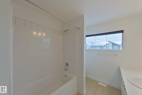 18910 29 Avenue, Edmonton, AB - Indoor Photo Showing Bathroom