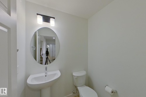 18910 29 Avenue, Edmonton, AB - Indoor Photo Showing Bathroom