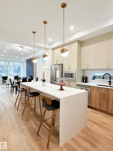 7942 89 Avenue, Edmonton, AB - Indoor Photo Showing Kitchen With Upgraded Kitchen