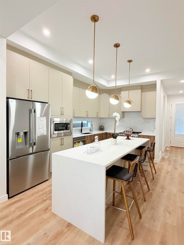 7942 89 Avenue, Edmonton, AB - Indoor Photo Showing Kitchen With Upgraded Kitchen