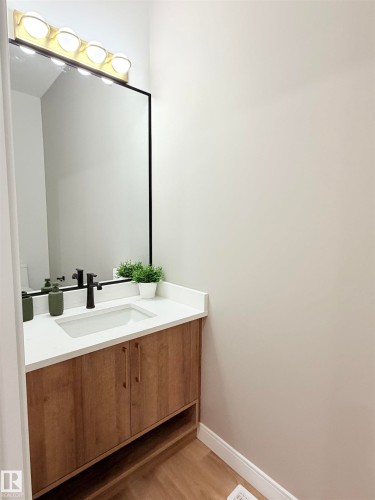 7942 89 Avenue, Edmonton, AB - Indoor Photo Showing Bathroom