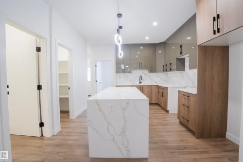 5211 104A Street Nw, Edmonton, AB - Indoor Photo Showing Kitchen