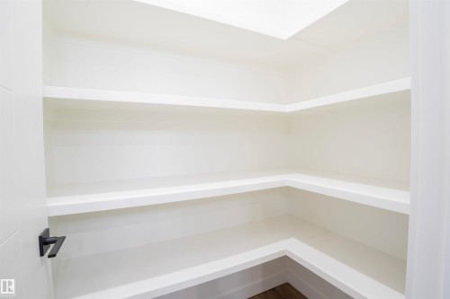 5211 104A Street Nw, Edmonton, AB - Indoor