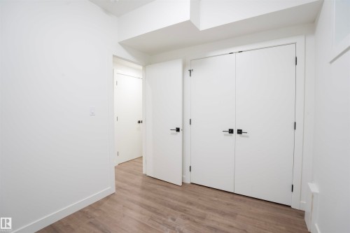 5211 104A Street Nw, Edmonton, AB - Indoor Photo Showing Other Room