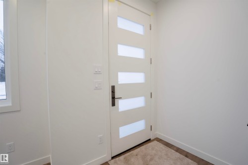 5211 104A Street Nw, Edmonton, AB - Indoor Photo Showing Other Room