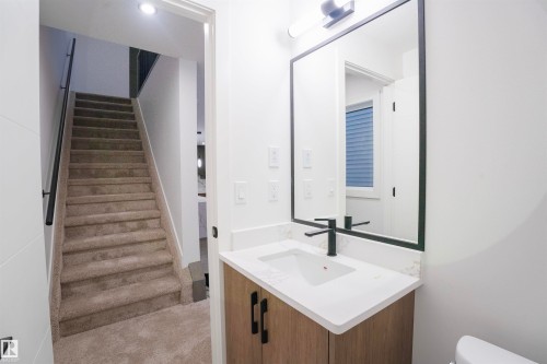 5211 104A Street Nw, Edmonton, AB - Indoor Photo Showing Bathroom