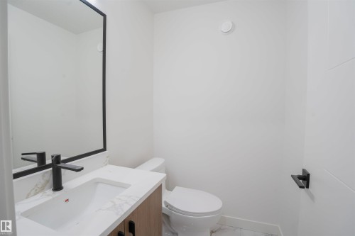 5211 104A Street Nw, Edmonton, AB - Indoor Photo Showing Bathroom