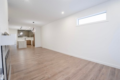 5211 104A Street Nw, Edmonton, AB - Indoor Photo Showing Other Room