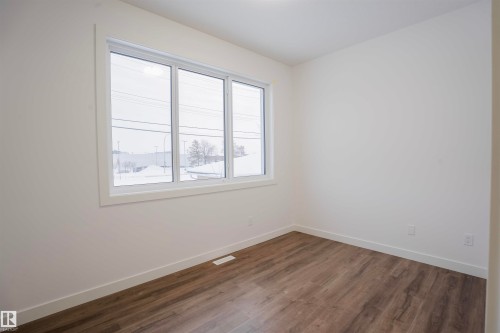 5211 104A Street Nw, Edmonton, AB - Indoor Photo Showing Other Room