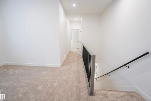 5211 104A Street Nw, Edmonton, AB - Indoor Photo Showing Other Room