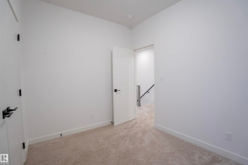 5211 104A Street Nw, Edmonton, AB - Indoor Photo Showing Other Room