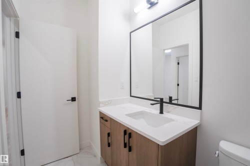 5211 104A Street Nw, Edmonton, AB - Indoor Photo Showing Bathroom