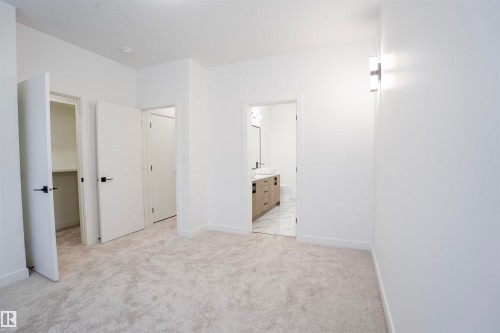 5211 104A Street Nw, Edmonton, AB - Indoor Photo Showing Other Room