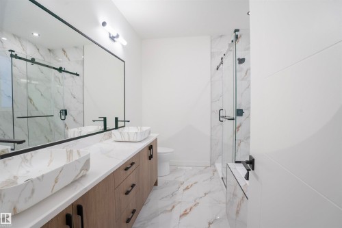 5211 104A Street Nw, Edmonton, AB - Indoor Photo Showing Bathroom