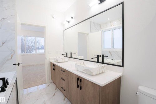 5211 104A Street Nw, Edmonton, AB - Indoor Photo Showing Bathroom