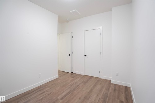 5211 104A Street Nw, Edmonton, AB - Indoor Photo Showing Other Room
