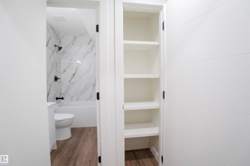 5211 104A Street Nw, Edmonton, AB - Indoor