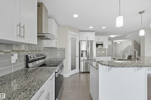 7122 Armour Link, Edmonton, AB - Indoor Photo Showing Kitchen With Upgraded Kitchen