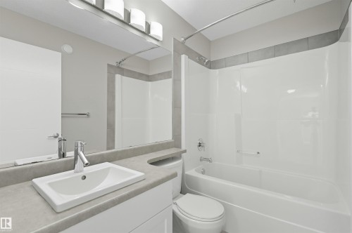 7122 Armour Link, Edmonton, AB - Indoor Photo Showing Bathroom