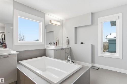 2046 Ware Road, Edmonton, AB - Indoor Photo Showing Bathroom