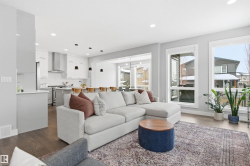 2046 Ware Road, Edmonton, AB - Indoor Photo Showing Living Room