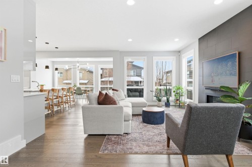 2046 Ware Road, Edmonton, AB - Indoor Photo Showing Living Room