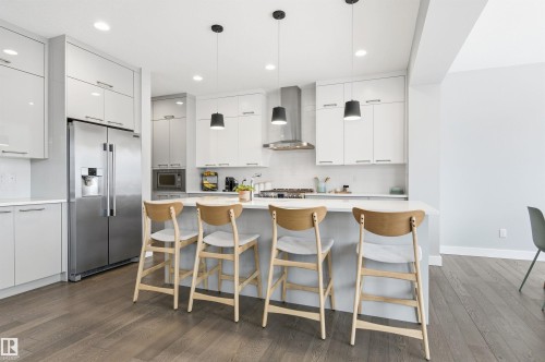 2046 Ware Road, Edmonton, AB - Indoor Photo Showing Kitchen With Upgraded Kitchen