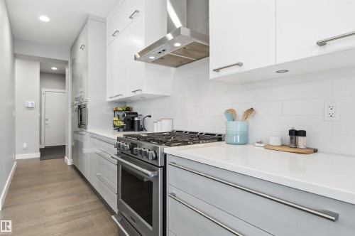 2046 Ware Road, Edmonton, AB - Indoor Photo Showing Kitchen With Upgraded Kitchen
