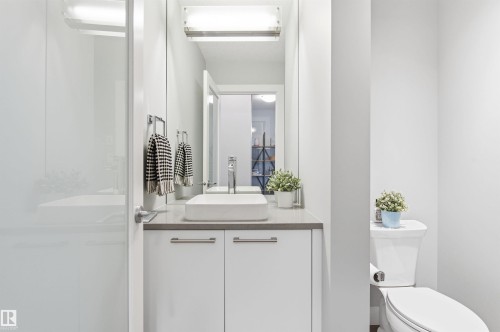 2046 Ware Road, Edmonton, AB - Indoor Photo Showing Bathroom