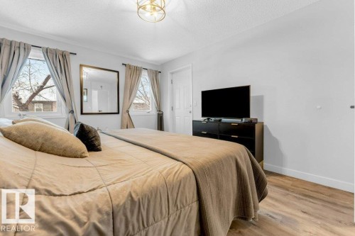 18010 96 Ave, Edmonton, AB - Indoor Photo Showing Bedroom