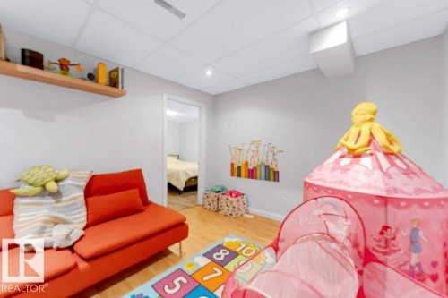 18010 96 Ave, Edmonton, AB - Indoor