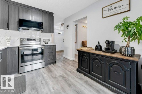 18010 96 Ave, Edmonton, AB - Indoor Photo Showing Kitchen