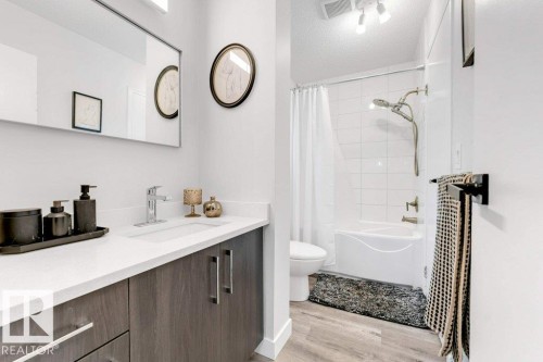 18010 96 Ave, Edmonton, AB - Indoor Photo Showing Bathroom