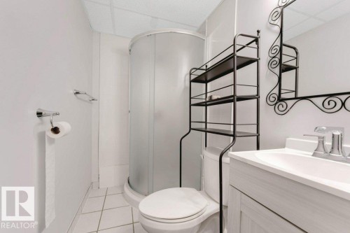 18010 96 Ave, Edmonton, AB - Indoor Photo Showing Bathroom