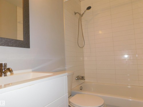 1412 Lakewood Road W, Edmonton, AB - Indoor Photo Showing Bathroom