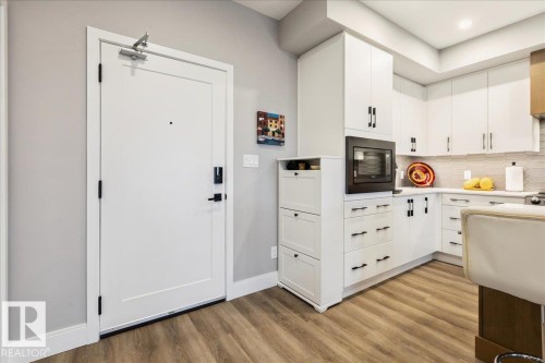 527 7463 May Common, Edmonton, AB - Indoor