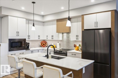 527 7463 May Common, Edmonton, AB - Indoor Photo Showing Kitchen With Upgraded Kitchen